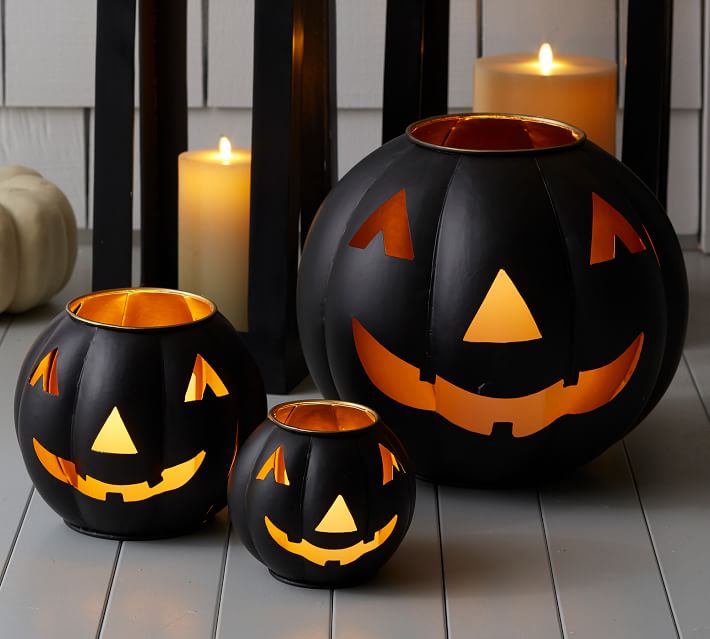 metal jack-o-lanterns, halloween decor, halloween porch decor, pumpkins, porch decor for October, spooky season