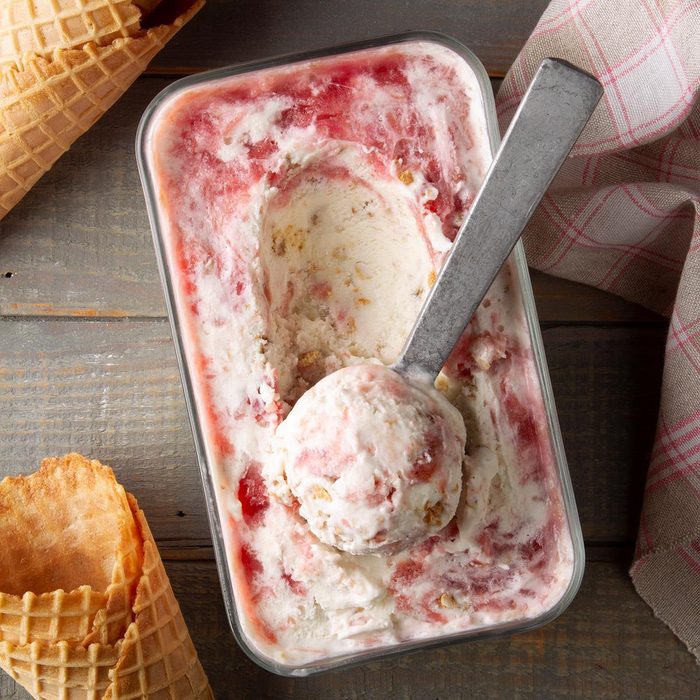 Rhubarb Crumble Ice Cream