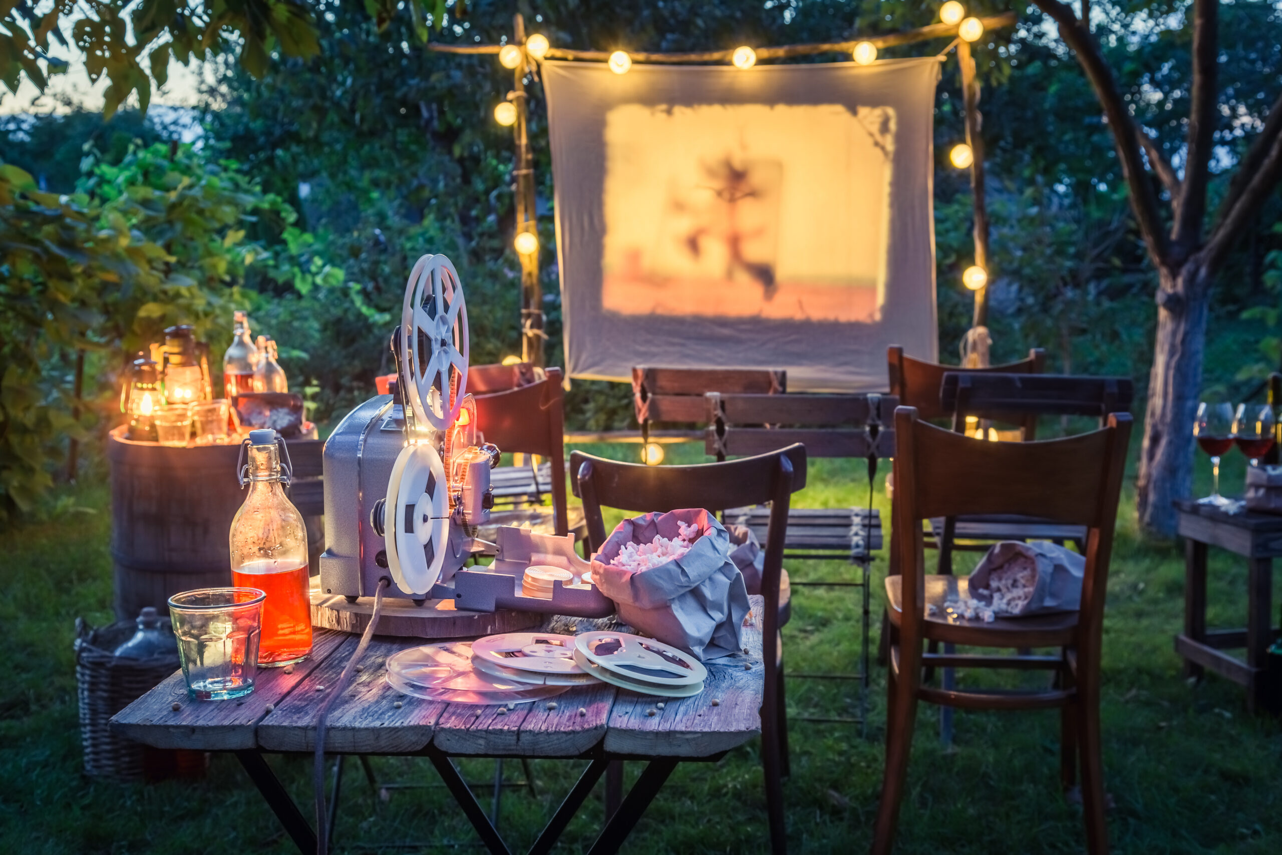 As the sun starts setting earlier and the evenings are becoming more brisk, there is no better time to spend an evening outside and take in a movie. Here are some steps on how to make your backyard the perfect movie experience for the whole family!