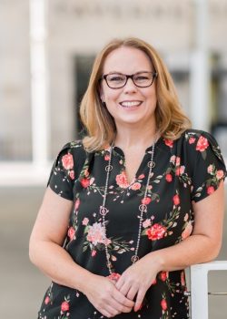 Amanda Simler Headshot